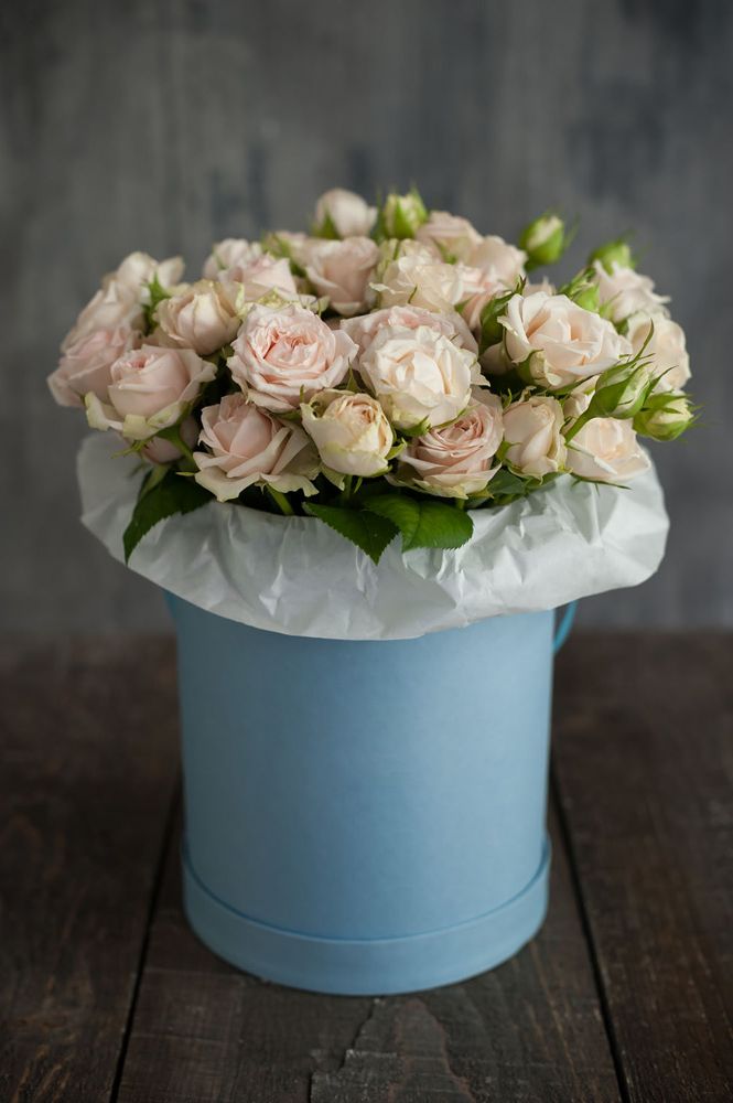 корпоративная коробка с розами для офиса в Новом Уренгое