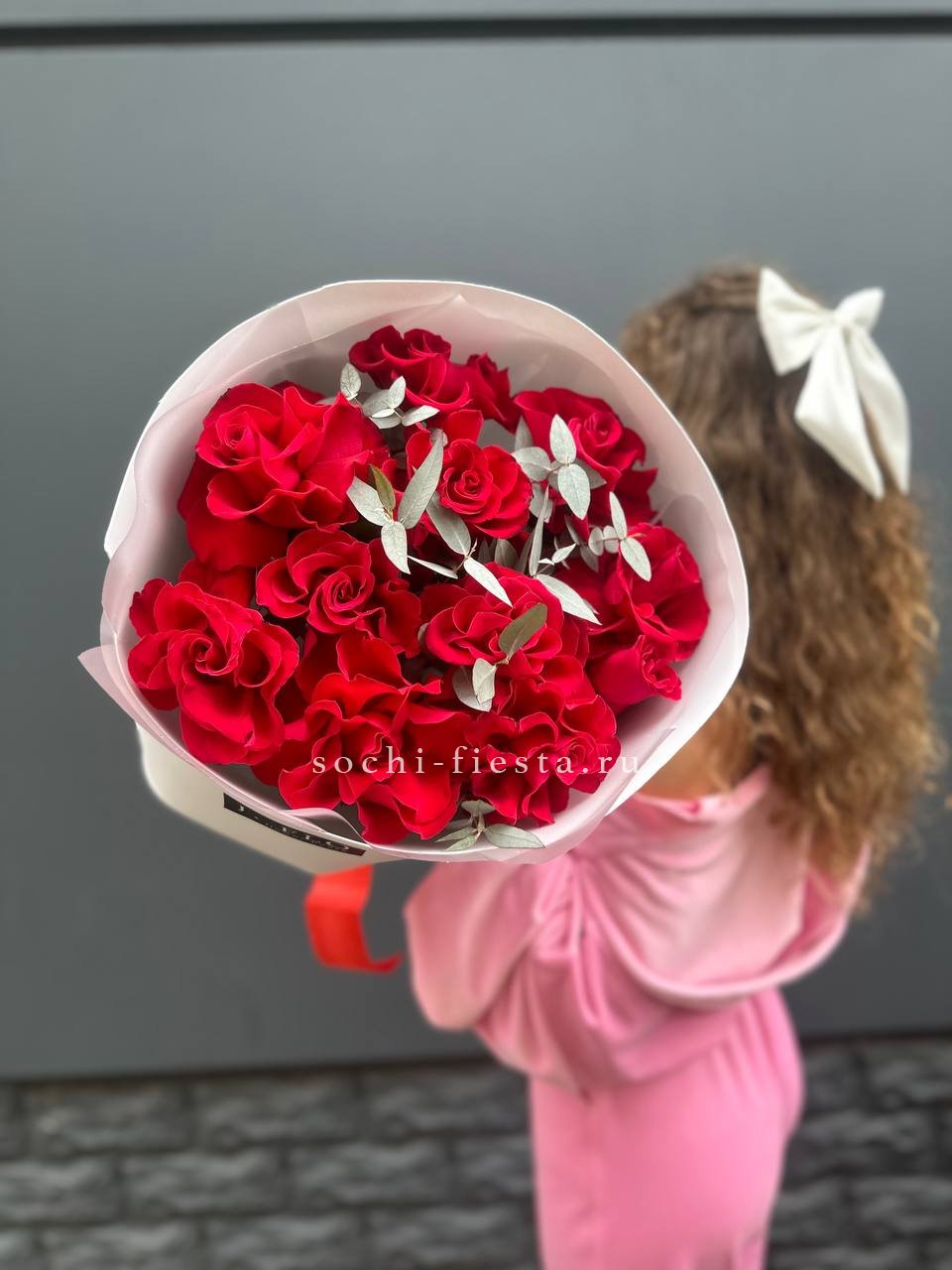 Красные французские розы — доставка цветов Новом Уренгое