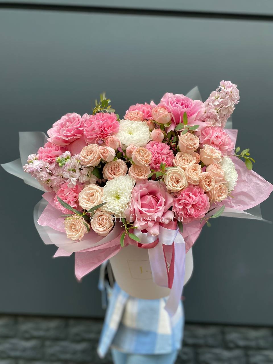 Авторский цветочный бокс — заказать в Новом Уренгое