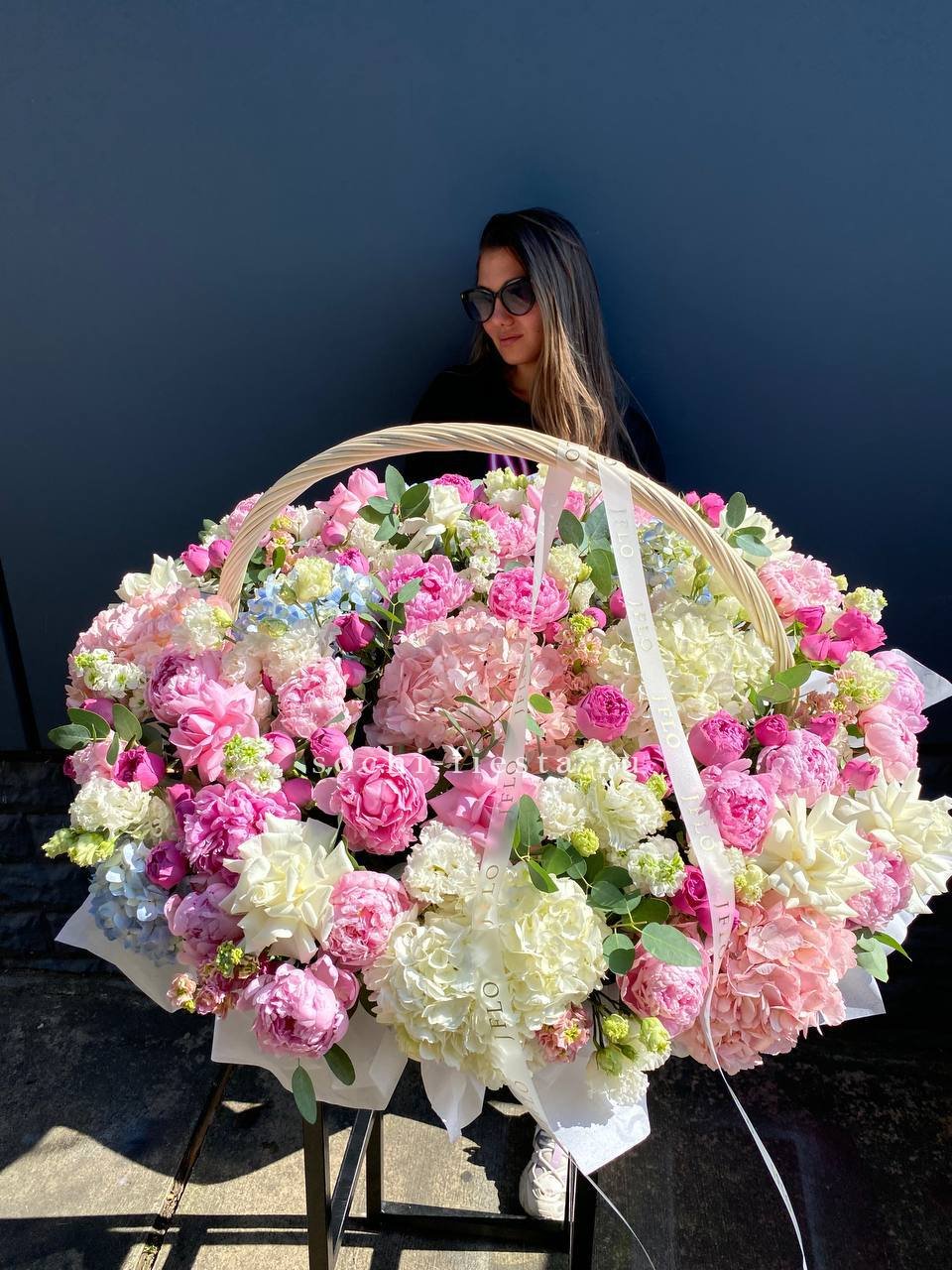 Премиум цветочная корзина в Новом Уренгое