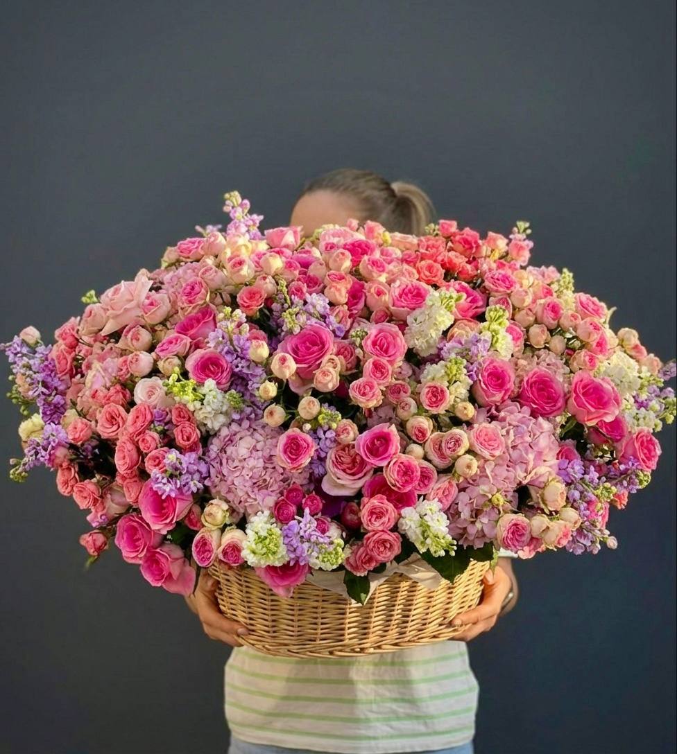 Корзины с цветами — заказать в Новом Уренгое