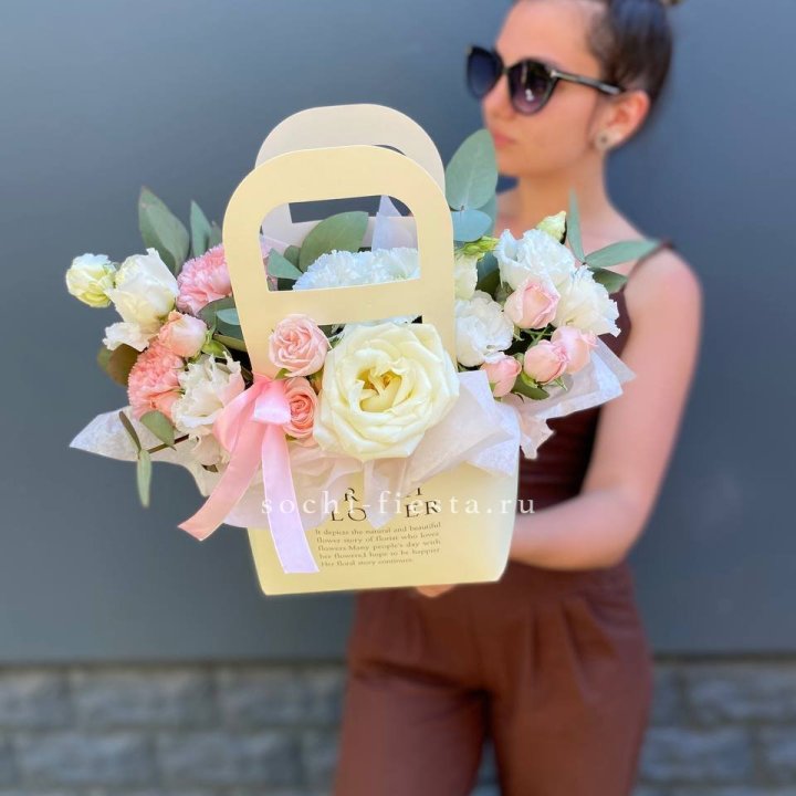 Цветочная сумочка "Рафаэль" в Новом Уренгое