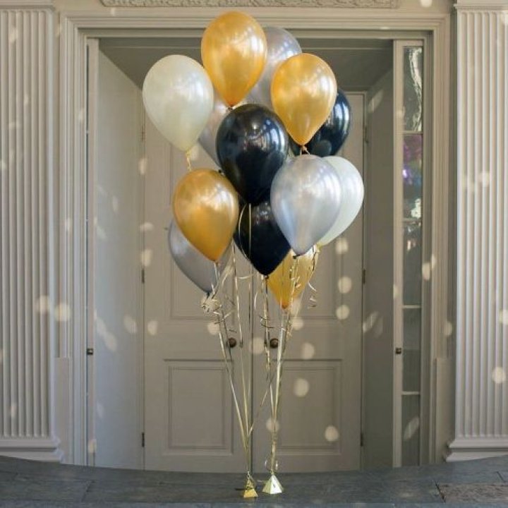 Фонтан шаров "Фаерворк" в Новом Уренгое