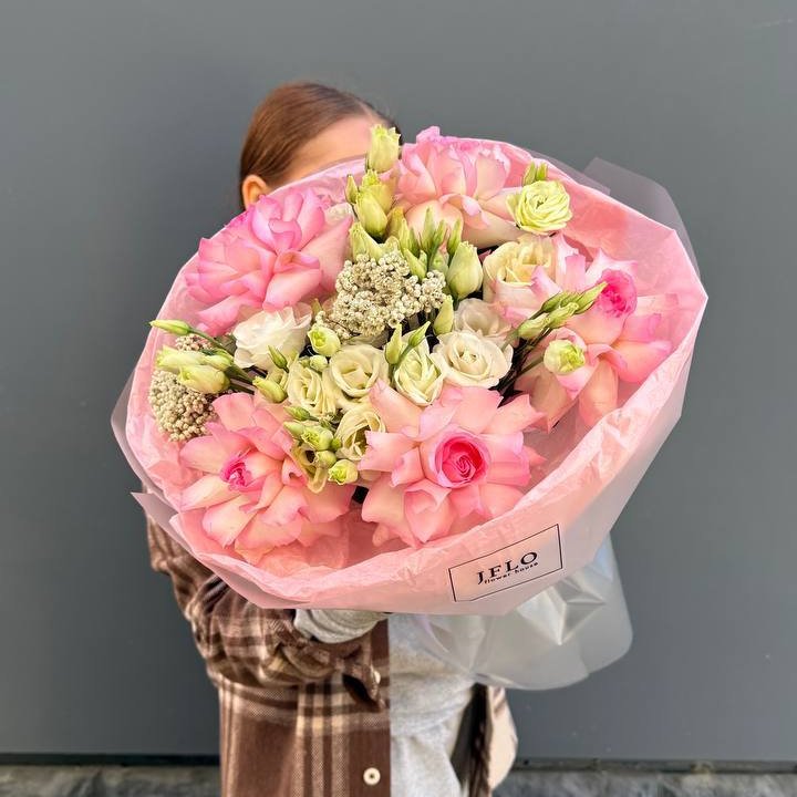 Букет "Розы с эустомой" с доставкой в Новом Уренгое