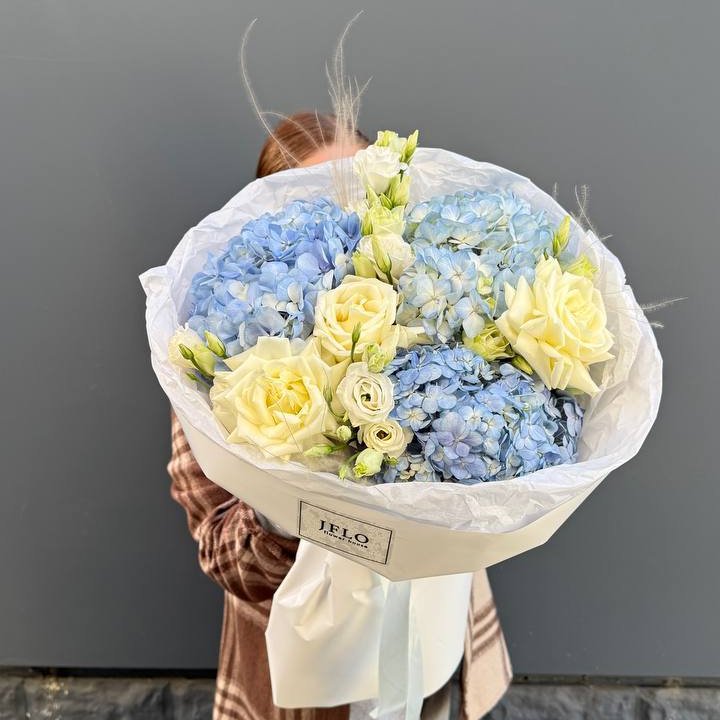 Букет "Глубина глаз" с доставкой в Новом Уренгое