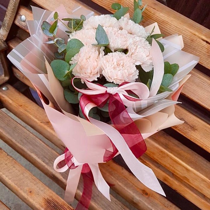 Диантусы с эвкалиптом в Новом Уренгое