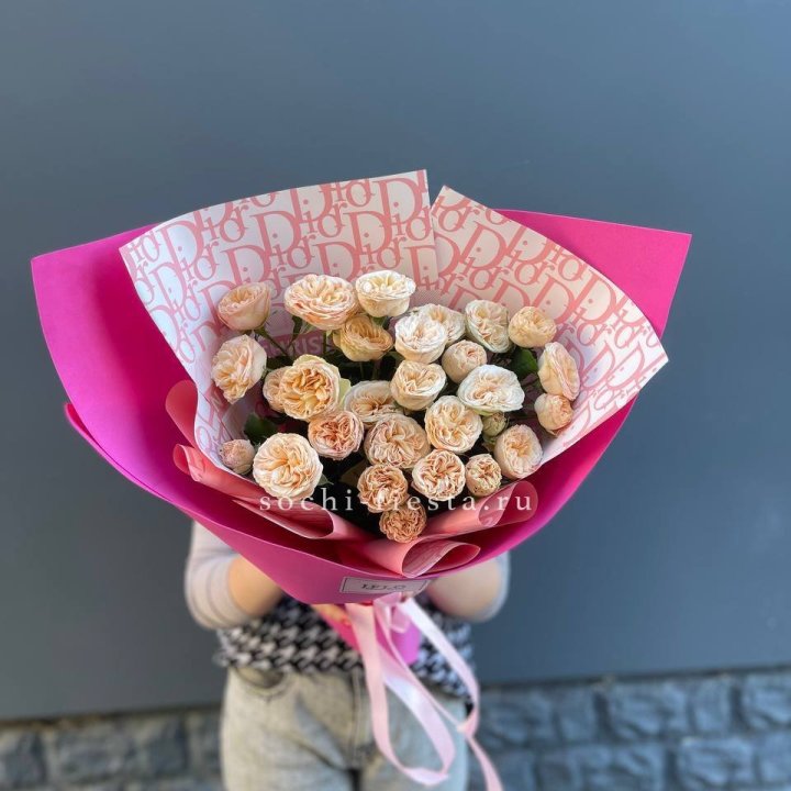 9 пионовидных роз в Новом Уренгое