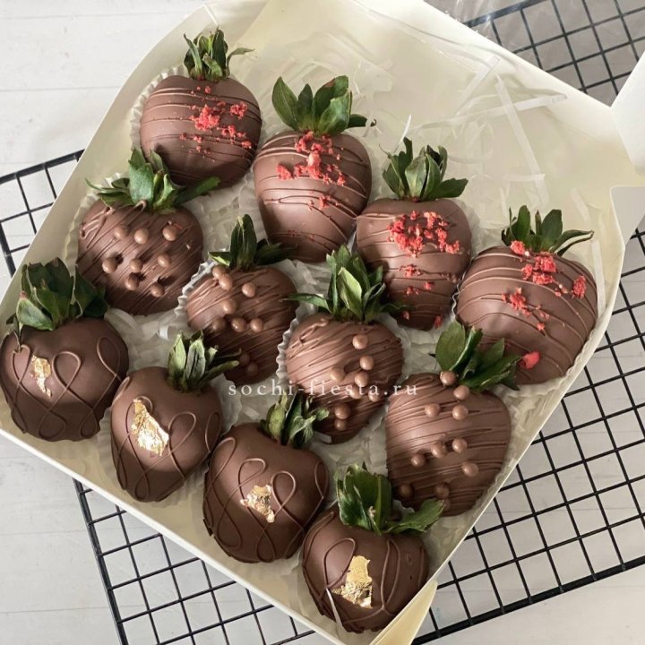 Клубника в шоколаде 12 ягод в Новом Уренгое