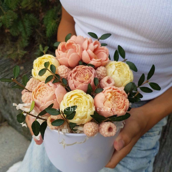 Шоколадный букет с ягодами в Новом Уренгое