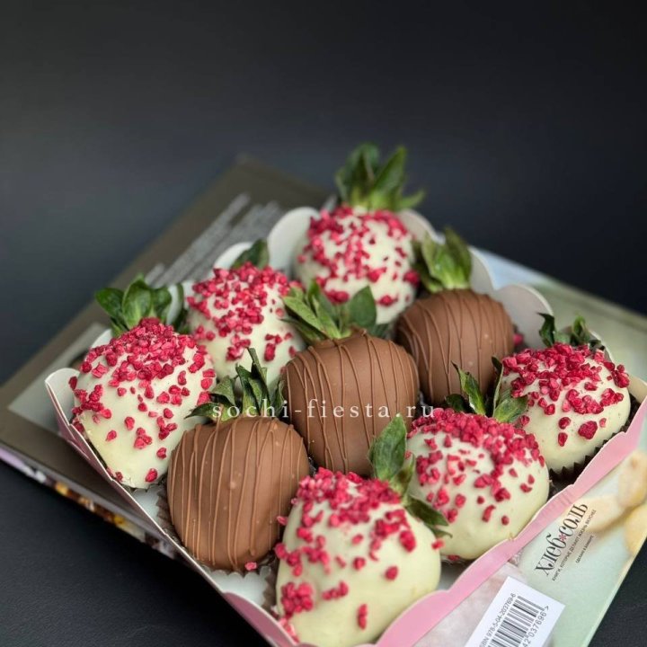 Клубника в шоколаде 9 ягод №2 с доставкой в Новом Уренгое