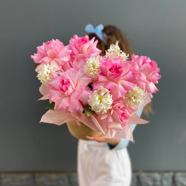 Дуо розы и гиацинты с доставкой в Новом Уренгое