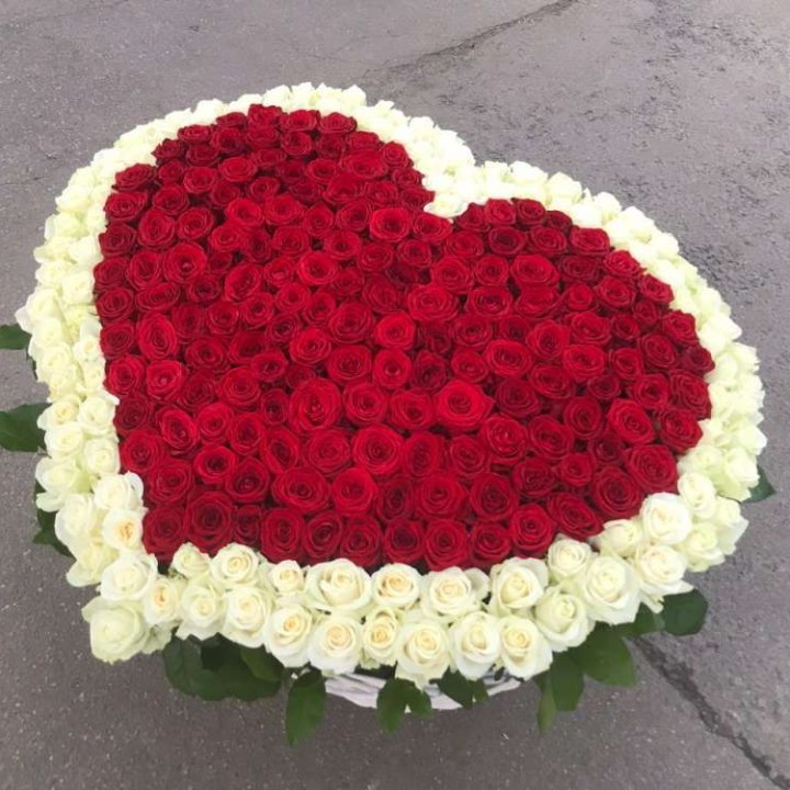 333 розы в корзине в Новом Уренгое
