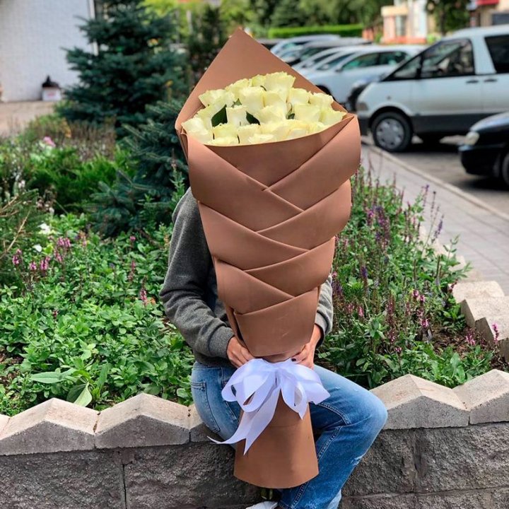 Голландские розы белые "Рыбка" в Новом Уренгое