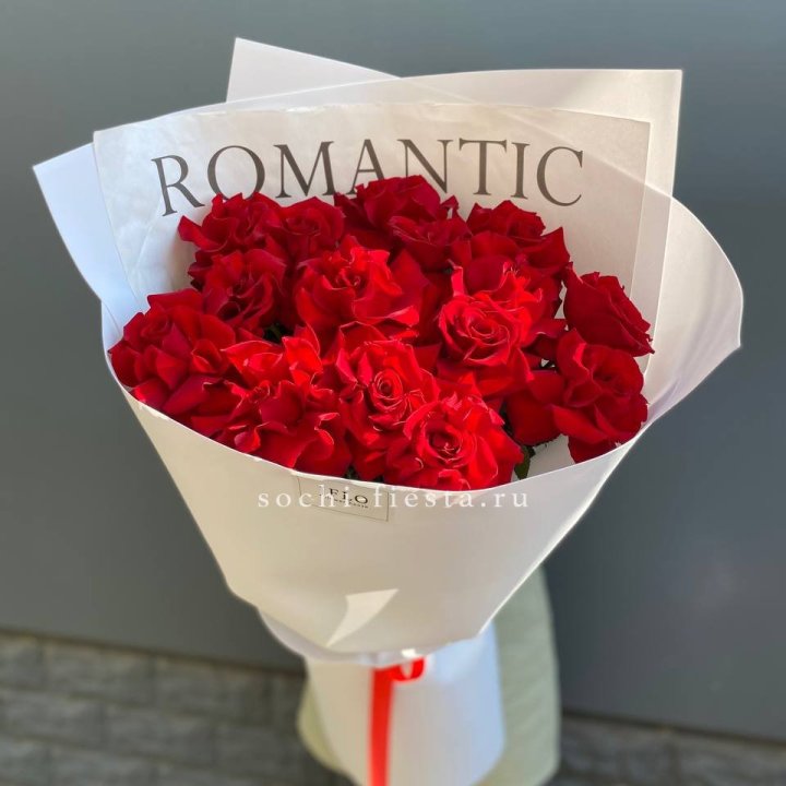 19 высоких роз в оформлении в Новом Уренгое