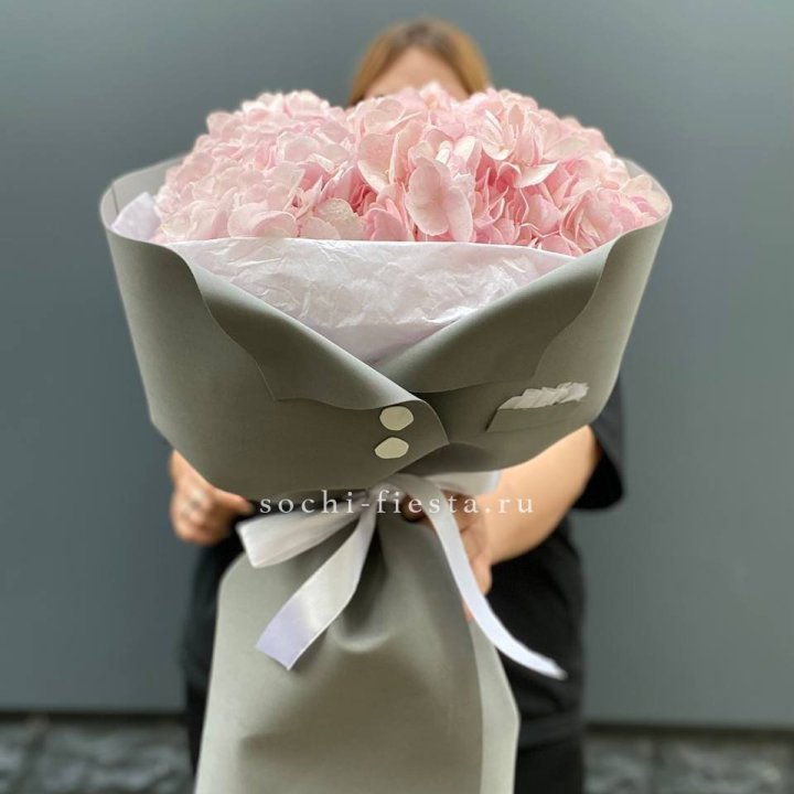  Букет  пиджачок из 5 гортензий в Новом Уренгое