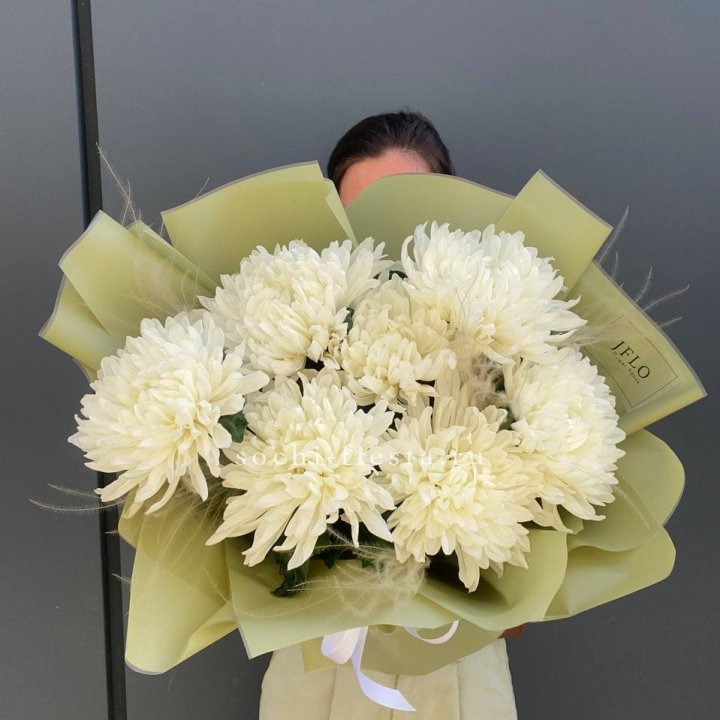 Букет одноголовых хризантем  в Новом Уренгое