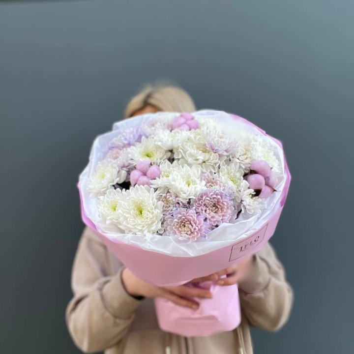 7 нежных хризантем в Новом Уренгое