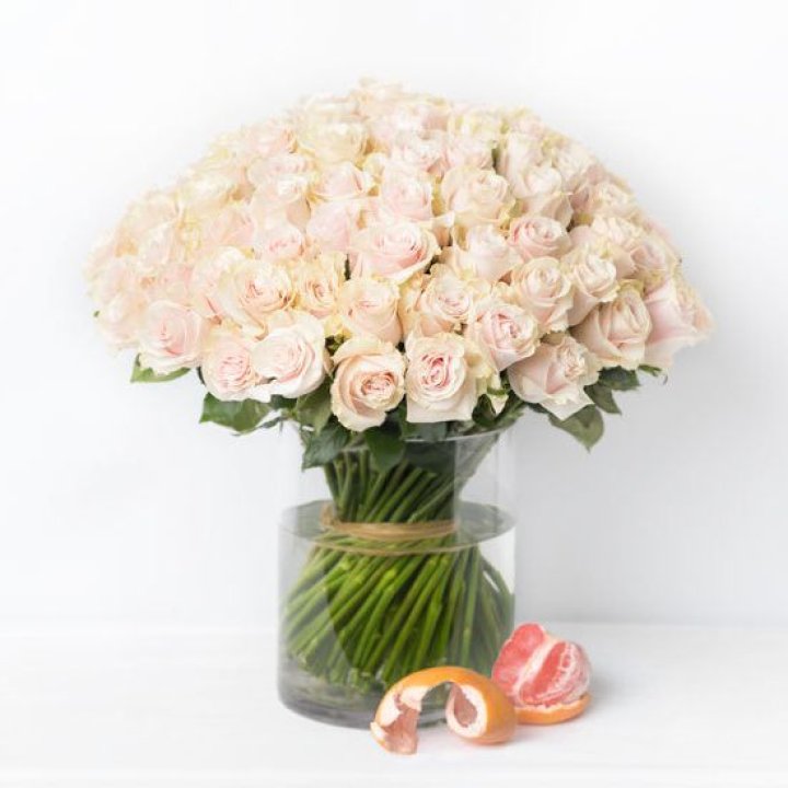 101 кремовая роза в Новом Уренгое