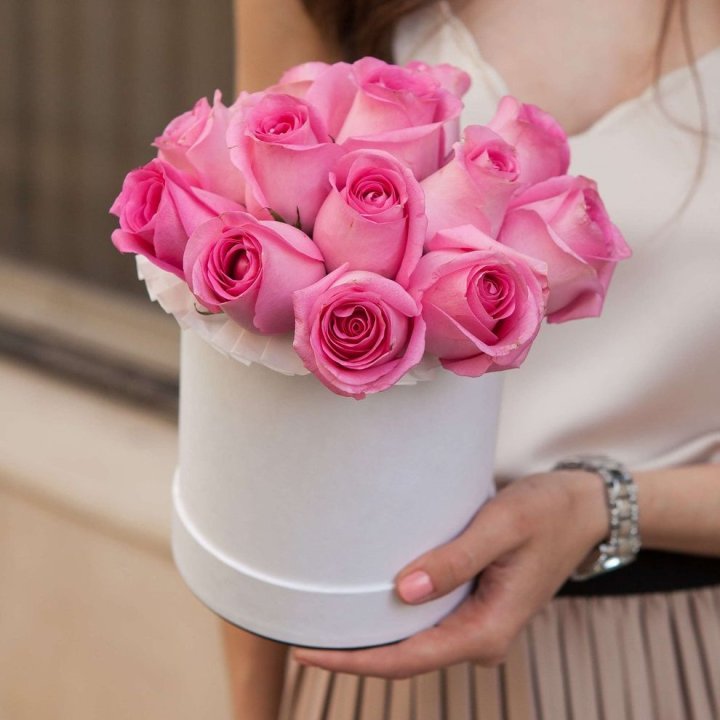 15 роз в боксе Кэтрин в Новом Уренгое