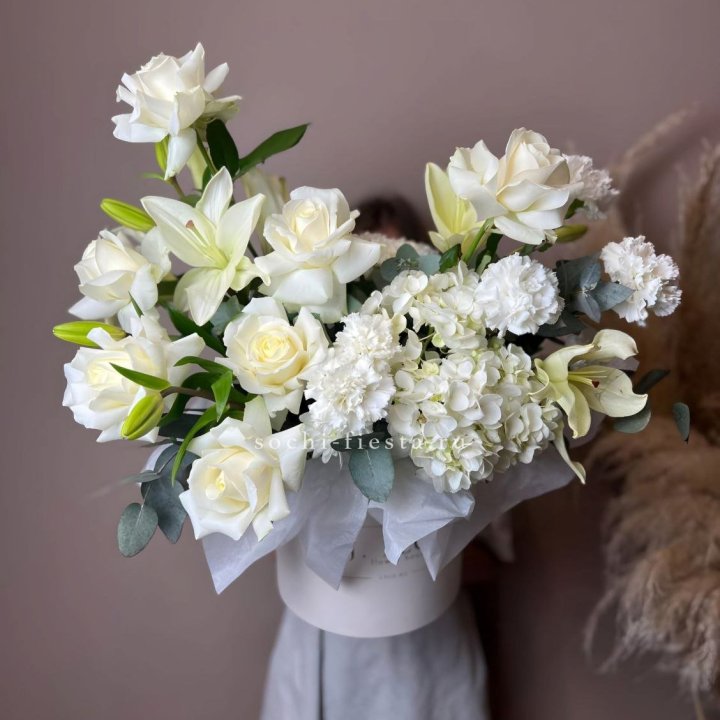 Цветочный бокс "Вайт дримс" в Новом Уренгое