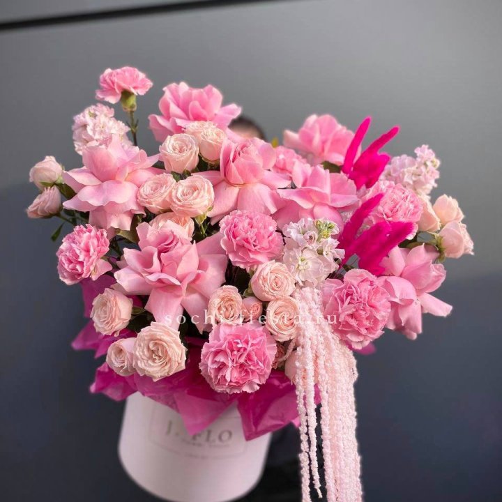 Цветочная коробка "Стелла" с доставкой в Новом Уренгое