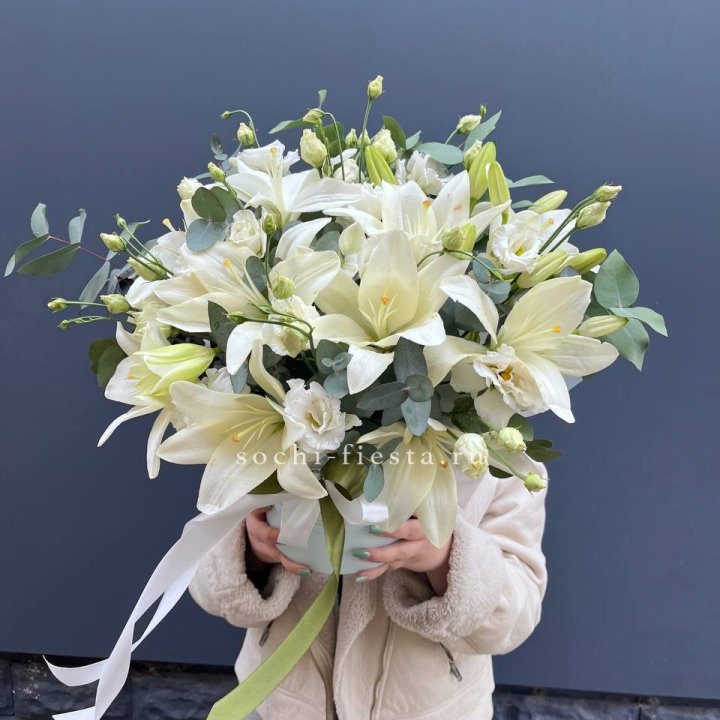 Бокс лилий и эустомы в Новом Уренгое