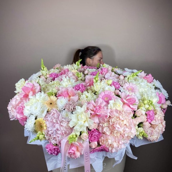 Корзина цветов «Рандеву» в Новом Уренгое