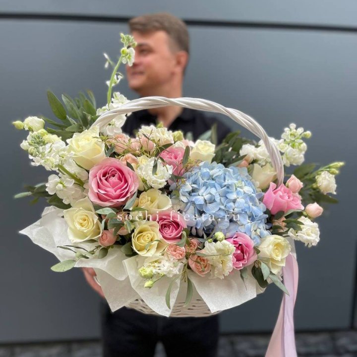 Авторская корзина "Аполинария" в Новом Уренгое