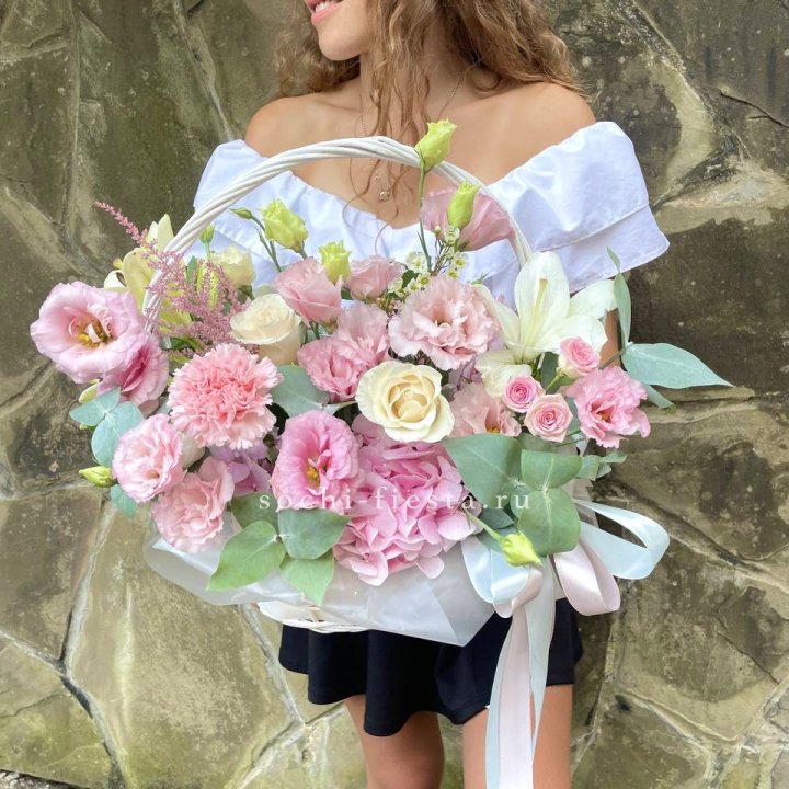 Авторская корзина "Миа" с доставкой в Новом Уренгое