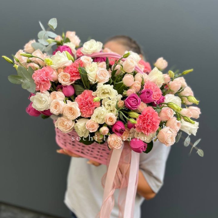 Цветочная корзина "Флоренция" в Новом Уренгое