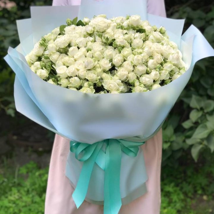 51 белая кустовая роза в Новом Уренгое