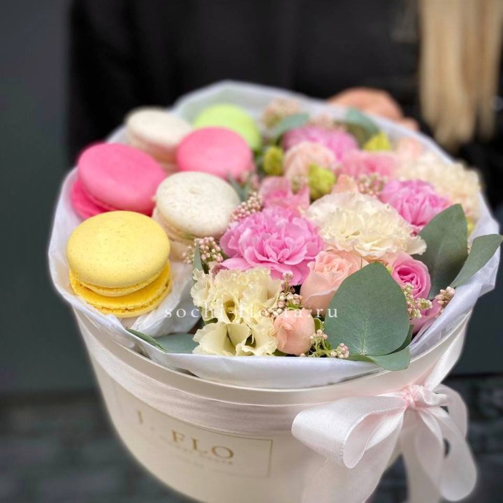 Бокс с макаронс "Тендернес" с доставкой в Новом Уренгое