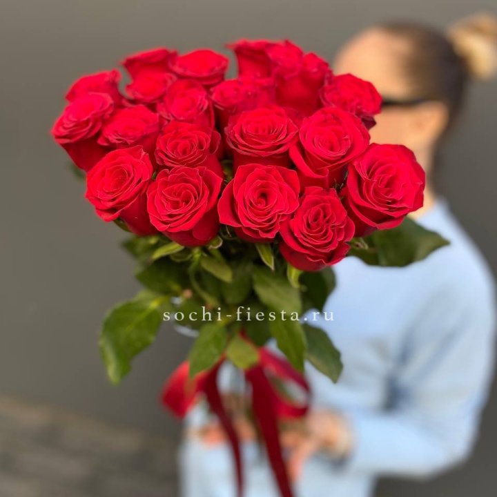 19 красных роз в Новом Уренгое