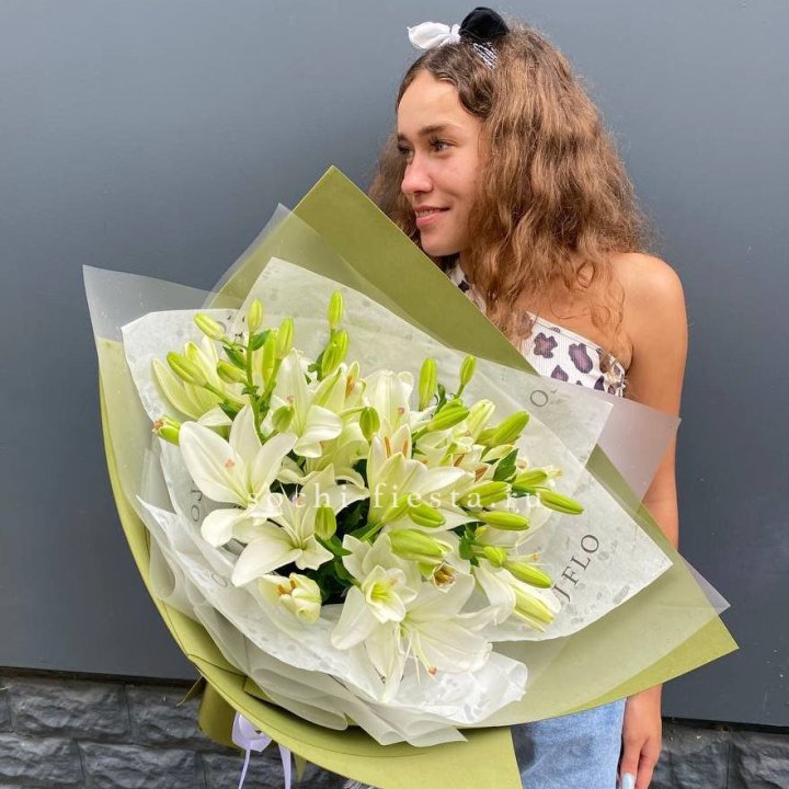 Букет  лилий "Изумруд" в Новом Уренгое