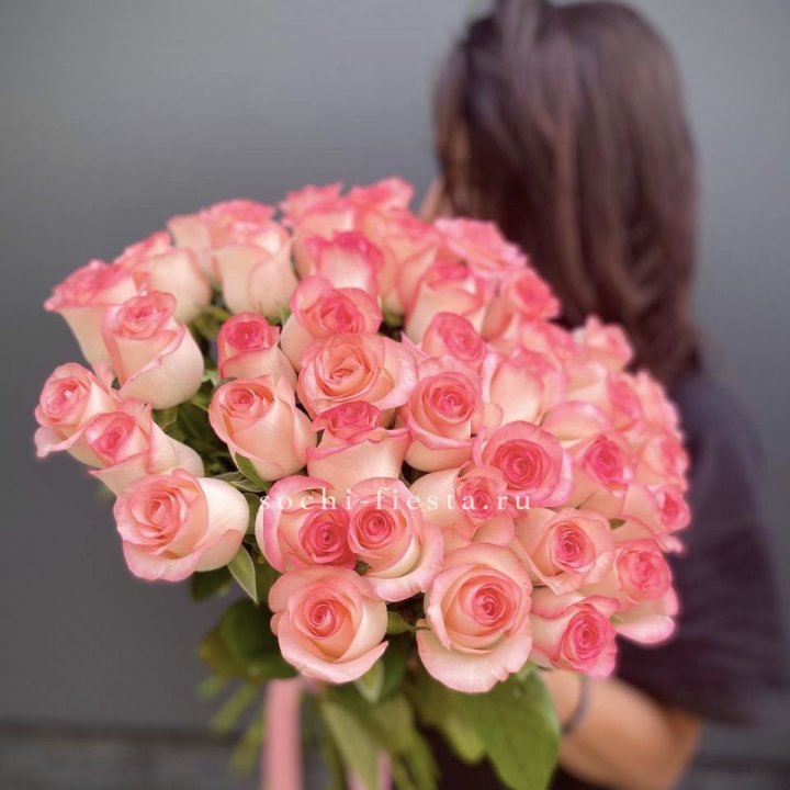 Охапка Роз Джумилия в Новом Уренгое