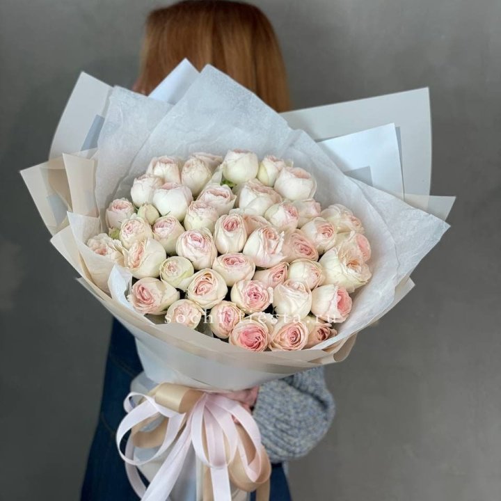 Букет пионовидных роз Пур лав в Новом Уренгое