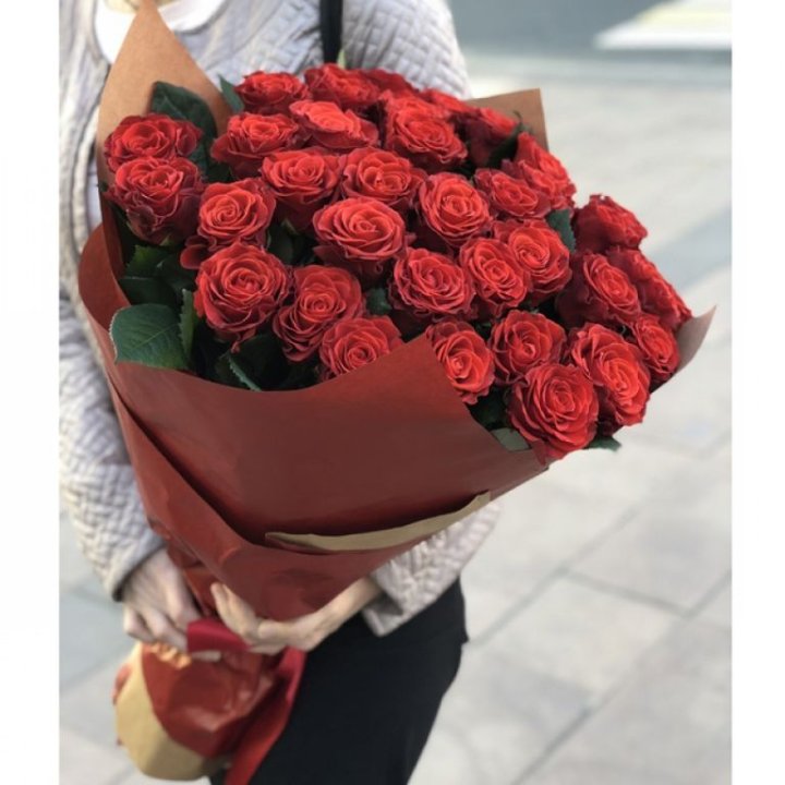 29 высоких роз  в Новом Уренгое