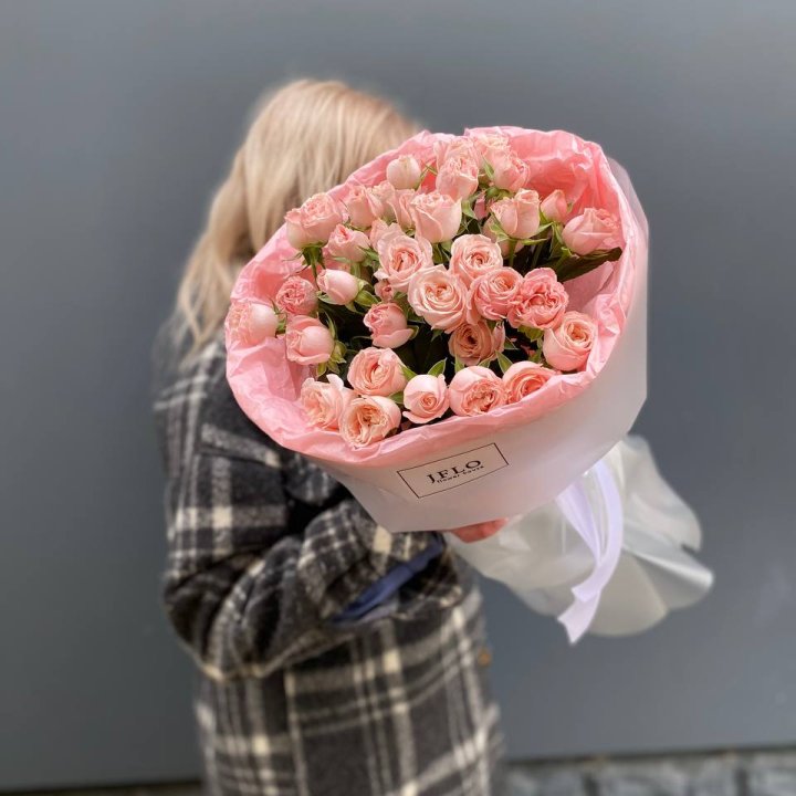 11 роз бомбастик в Новом Уренгое