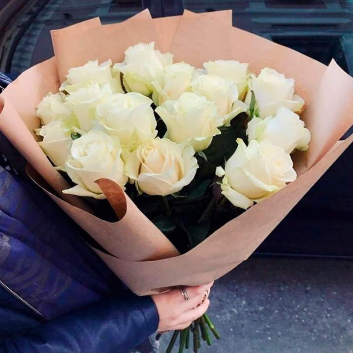 15 белых роз "Крафт" в Новом Уренгое