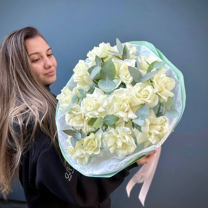 15 Белых французских роз "Ноте бьянка" в Новом Уренгое