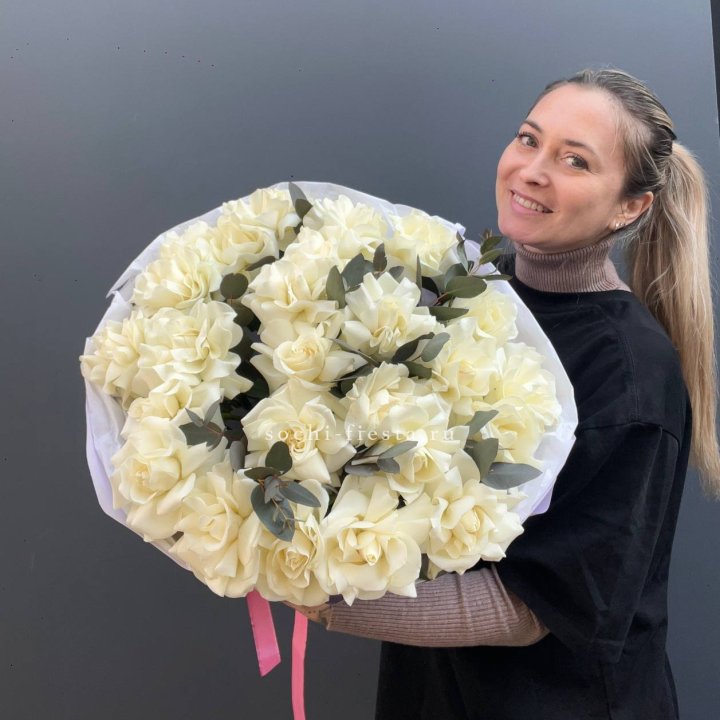 25 Белых французских роз Вайт найс в Новом Уренгое