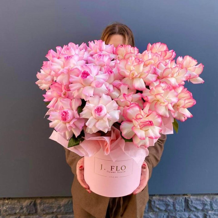 25 Французских роз микс в боксе в Новом Уренгое