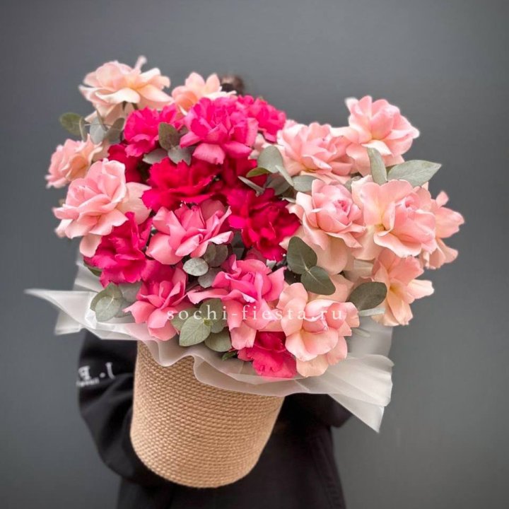 23 Французские розы Микс в боксе в Новом Уренгое