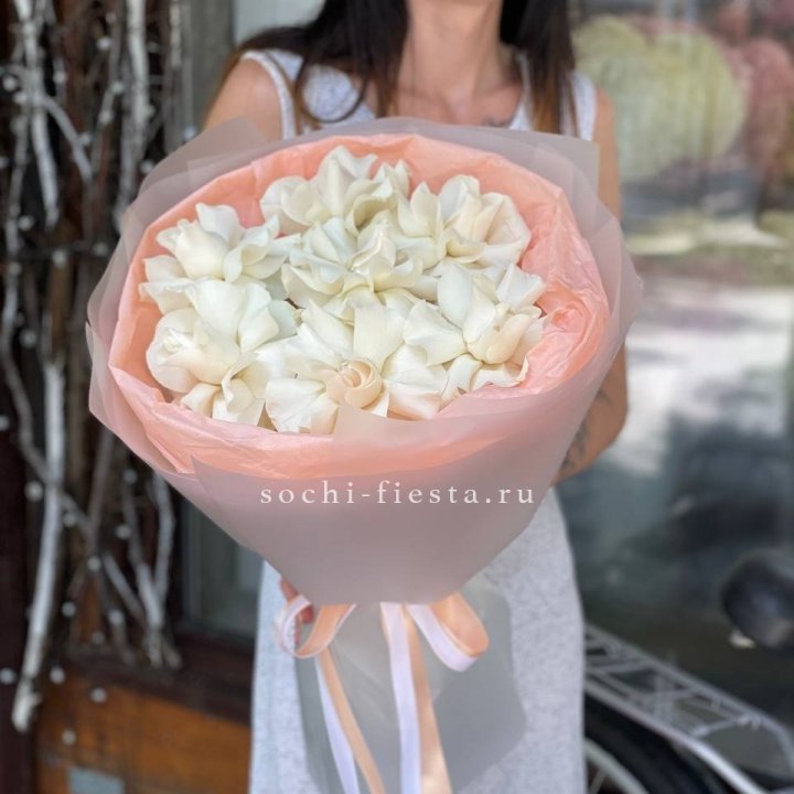 7 Белых французских роз в Новом Уренгое