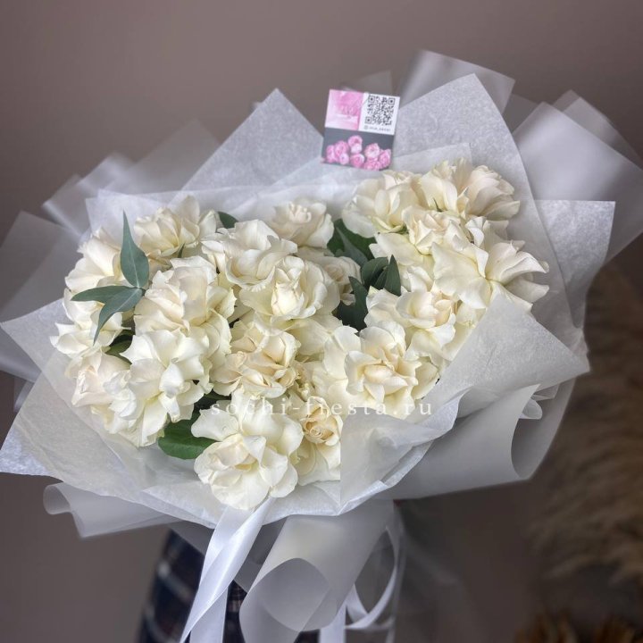 21 французских роз с эвкалиптом в Новом Уренгое