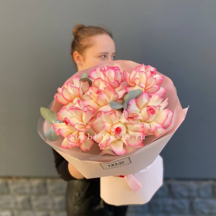 7 французских роз Джумилия в Новом Уренгое