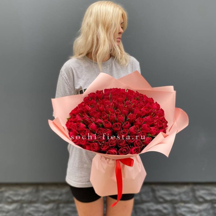 101  красная кенийская роза  с доставкой в Новом Уренгое