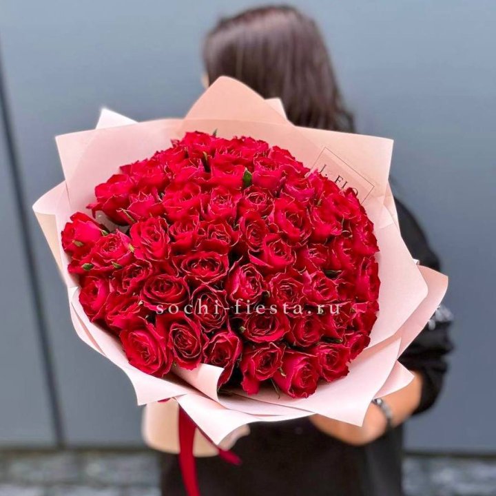 55 кенийских роз в Новом Уренгое