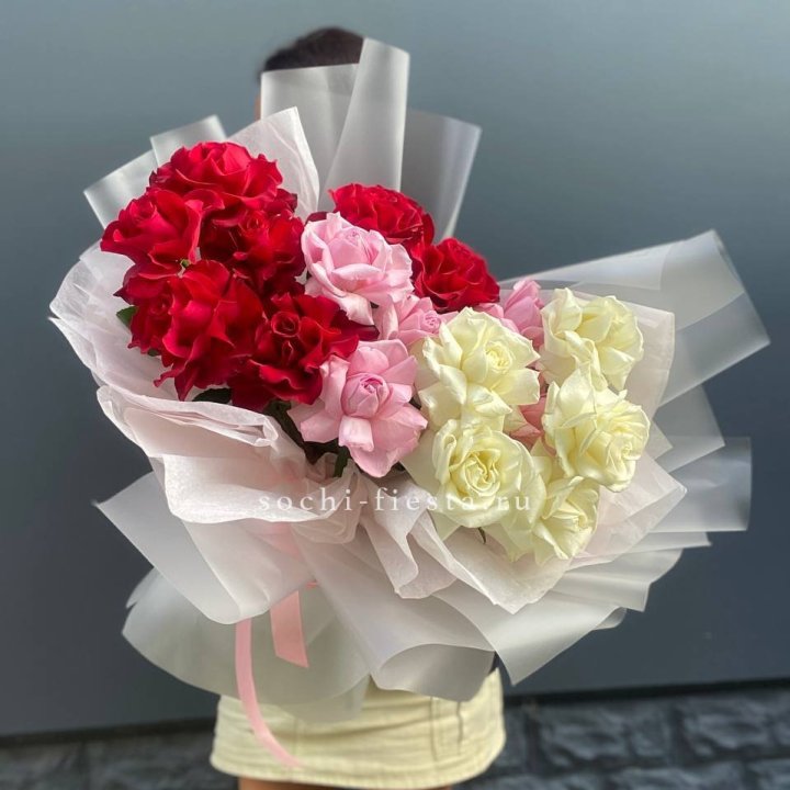 Микс из 17 роз в Новом Уренгое