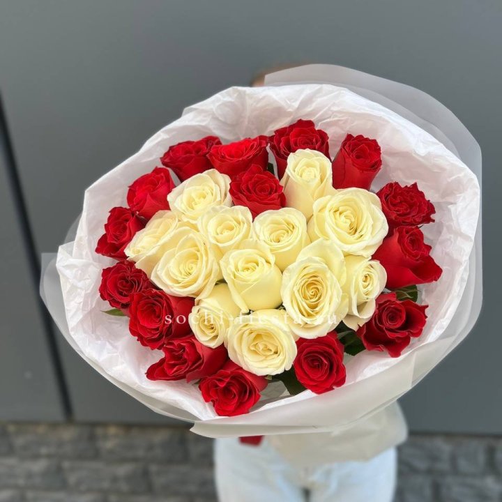 27 роз микс в Новом Уренгое